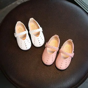 Весенне-летние сандалии для девочек, обувь принцессы для маленьких девочек, детская корейская обувь с отверстиями Изображение