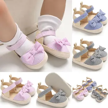 Высококачественные парусиновые сандалии для маленьких девочек, детская обувь в черно-синюю розовую полоску для маленьких девочек, милая мягкая обувь с галстуком-бабочкой для малышей, детские сандалии Изображение