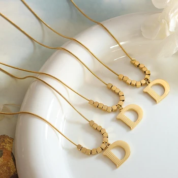Модное изысканное ожерелье с английской буквой D Женская цепочка из нержавеющей стали со змеиной костью в стиле хип-хоп Трендовые ювелирные изделия Изображение