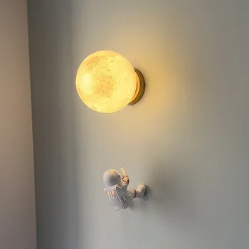 Настенный светильник в стиле Нордической мультяшной спальни с Лунным светом, Современный минималистичный Креативный Трехцветный Прикроватный фон Астронавта, Светодиодный настенный светильник Изображение
